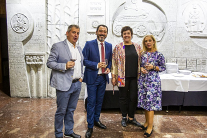 El Ayuntamiento de Soria entrega placas de agradecimiento a los Jurados de 2022. MARIO TEJEDOR (9)