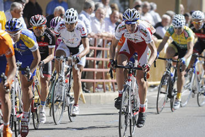 Varios ciclistas durante el Gran Premio San Saturio del año pasado. / VALENTÍN GUISANDE-