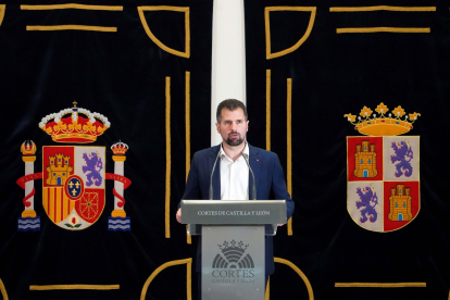 El secretario general del PSOE Luis Tudanca en la toma posesión del presidente de la Junta de Castilla y León