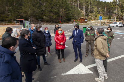Suarez Quiñones visita las obras del aparcamiento de la Laguna negra - Mario Tejedor