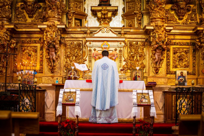 Misa ortodoxa en el Mirón. MARIO TEJEDOR (1)