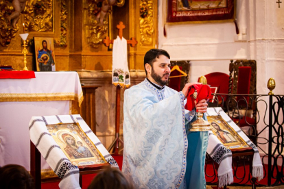 Misa ortodoxa en el Mirón. MARIO TEJEDOR (7)