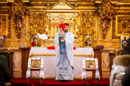 Misa ortodoxa en el Mirón. MARIO TEJEDOR (9)
