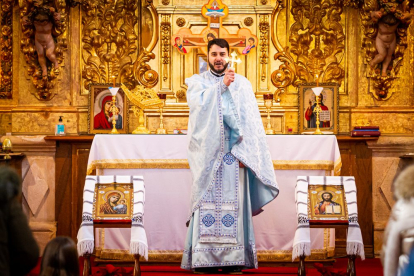 Misa ortodoxa en el Mirón. MARIO TEJEDOR (13)