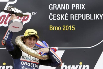 Niccolo Antonelli celebra su victoria en el GP de la República Checa.-REUTERS