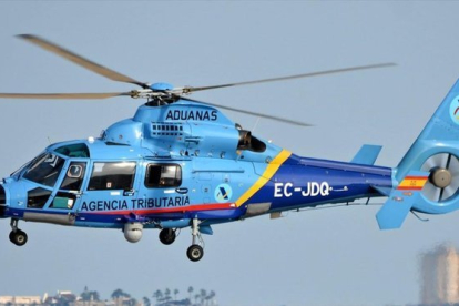 Imagen de un helicóptero modelo Dauphin de la Agencia Tributaria, adscrito al servicio de Vigilancia Aduanera.-AEAT