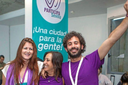 Julián Moreno, a la derecha, en un acto de Podemos.-