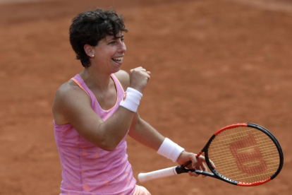 La tenista Carla Suárez durante el partido de este sábado en Roland Garros.-AP
