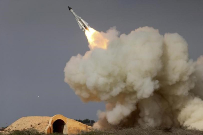 Ensayo de misiles por parte de Irán, en febrero del 2017.-AMIR KHOLOUSI