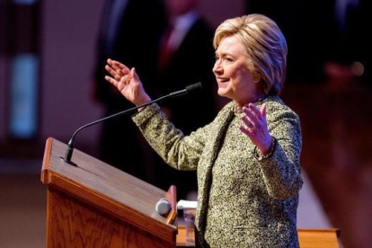 Clinton habla en una iglesia baptista de Menfis (Tennessee), este domingo.-AP / ANDREW HARNIK