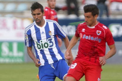 Natalio en el partido de la pasada temporada en Ponferrada.-Área 11