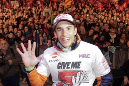 Marc Márquez celebra sus cinco títulos en Cervera, su pueblo.-REPSOL-HONDA MEDIA