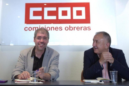 Unai Sordo, a la izquierda, y Pepe Alvarezreunion, a la derecha, en la reunión conjunta de las ejecutivas de CCOO y de UGT.-DAVID CASTRO.