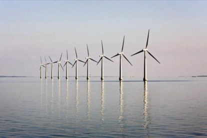 Apuesta por las renovables 8Un parque eólico marino cerca de la isla danesa de Samso.-REUTERS / BOB STRONG