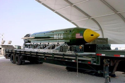 La GBU-43/B, conocida como "la madre de todas las bombas", que ha lanzado por primera vez el Ejército de Estados Unidos y cuyo blanco ha sido una zona controlada por el Estado Islámico.-AP