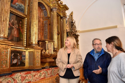 Visita al restaurado retablo mayor de San Mamés en Villálvaro. HDS
