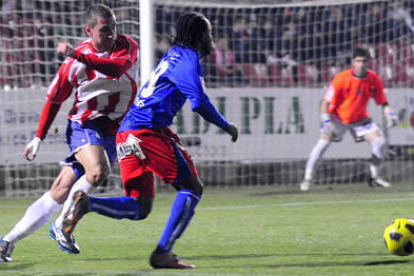 Cedric fue el jugador del Numancia que llevó más peligro hacia el marco rival. / Área 11-