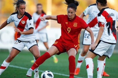 La jugadora Ester González en un partido contra el Rayo Vallecano.-EFE
