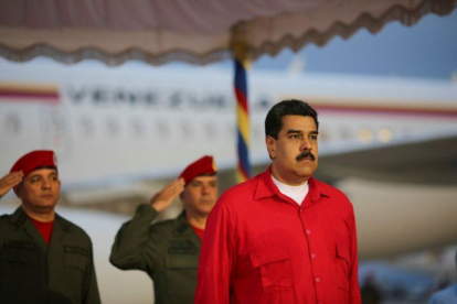 El presidente de Venezuela, Nicolás Maduro, en el aeropuerto de Caracas.-HANDOUT / REUTERS