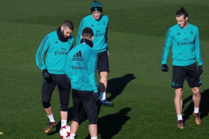 Bale, Cristiano y Benzema, con Kovacic, en el entrenamiento del miércoles del Madrid.-EFE / RODRIGO JIMENEZ