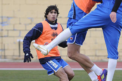 Víctor Andrés en un entrenamiento con el Numancia. / V. Guisande-