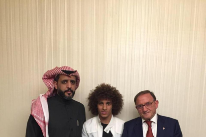 Un responsable de la Federación Saudí, Ali Al Nemer y el presidente del Numancia Francisco Rubio.-Twitter C.D. Numancia