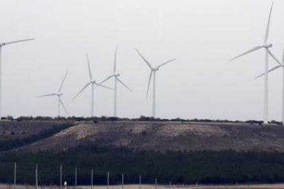 Aerogeneradores en la provincia. / ÁLVARO MARTÍNEZ-