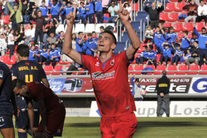 Dani Calvo celebra el gol que marcaba al UCAM y que le daba la victoria al Numancia.-María Ferrer