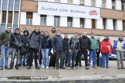 Grupo de trabajadores a su llegada a Ólvega-V. Guisande