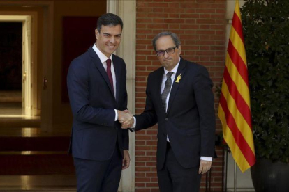 El presidente del Gobierno, Pedro Sánchez, y el jefe del Govern, Quim Torra, en la Moncloa, el pasado 9 de julio.-EFE / BALLESTEROS
