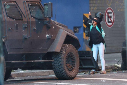 La joven ecuatoriana se ha convertido en el símbolo de la protesta en Quito.-EFE