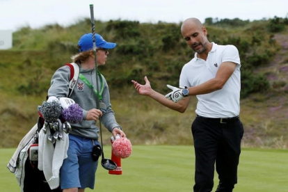 El entrenador del Machester City viajó el martes a Irlanda para disputar un torneo pro-am de golf.-PAUL CHILDS