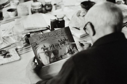 Picasso en su taller de La Californie, en 1957.-DAVID DOUGLAS DUNCAN