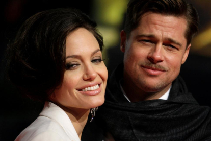 Angelina Jolie y Brad Pitt, en una gala en Berlín, en el 2009.-REUTERS