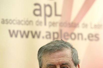 La Asociación de Periodistas de León, APL, organiza un Encuentro en el que Francisco Sosa Wagner presenta su libro 'La independencia del juez: ¿una fábula?'-ICAL