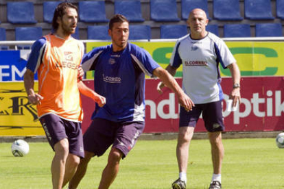 Iván Malón junto con Mesquita en un entrenamiento del Alavés.-