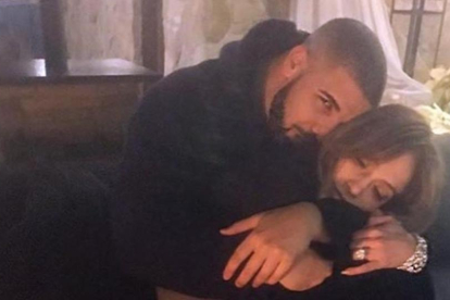 Jennifer Lopez comparte una imagen en su cuenta de Instagram para confirmar su romance con Drake.-INSTAGRAM