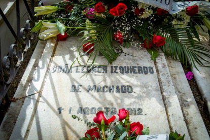 Los alumnos del IES Machado visitan la tumba y la capilla de Leonor. MARIO TEJEDOR (7)