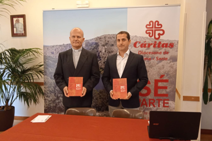 El delegado episcopal de Cáritas, Javier Ramírez y el director de Cáritas en Soria, Alberto Martín, ayer. VRA