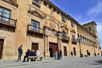 Imagen exterior del Palacio de Condes de Gómara que alberga los juzgados sorianos. / Á. MARTÍNEZ-