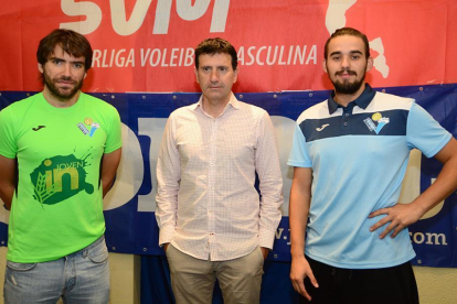 Elías Terés, Ángel Romera y Alberto Ruiz en la sede del Río Duero.-Álvaro Martínez