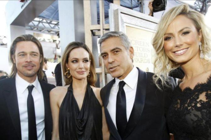 Brad Pitt, Angelina Jolie, George Clooney y Stacy Keibler, en California,  en enero del 2012.-REUTERS / MARIO ANZUONI