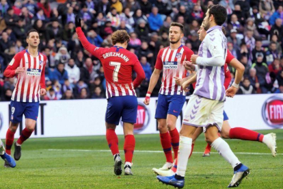 Griezmann celebra uno de sus goles en Valladolid.-EFE