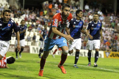 Luis Valcarce durante el encuentro de su debut en Segunda ante el Lugo. / EL PROGRESO-