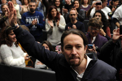 Pablo Iglesias, tras su intervención en el mitin celebrado ayer en el Palacio de Congresos de Sevilla.-Foto: AFP