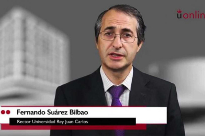 Fernando Suárez Bilbao, rector de la Universidad Rey Juan Carlos, en un vídeo promocional de los cursos online de la universidad.-/ URJC
