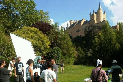 Rodaje de la película 'Spanish Masala' con el Alcázar de Segovia al fondo de la imagen. Rosa Blanco / ICAL-