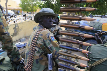 Un soldado de Sudán del Sur en los alrededores de Juba, la capital, en el 2013.-REUTERS