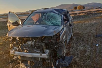 Estado en el que quedó el vehículo implicado en el accidente de tráfico en Soria. HDS