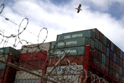 Mercancías chinas en contenedores en el puerto de Oakland, California.-/ JUSTIN SULLIVAN (AFP)